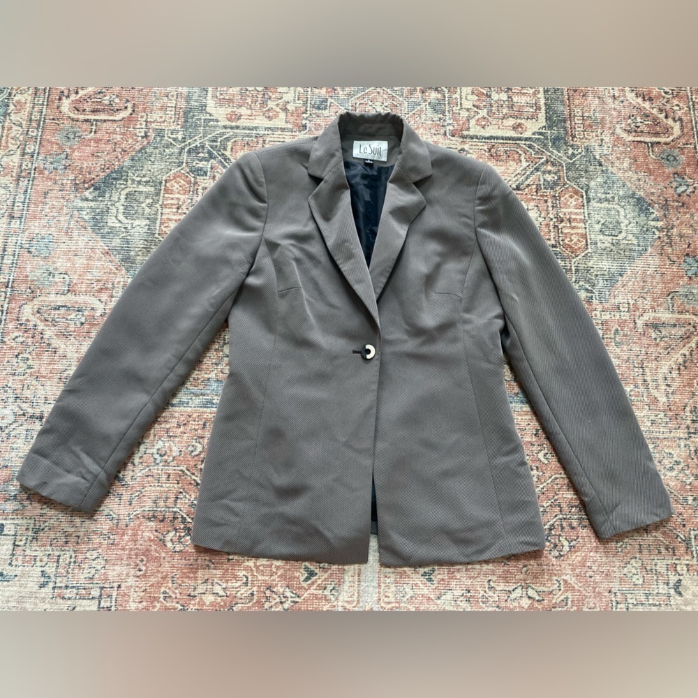 LE Suit Striped Blazer Size 6 – Classic Women’s Work & Casual Jacket